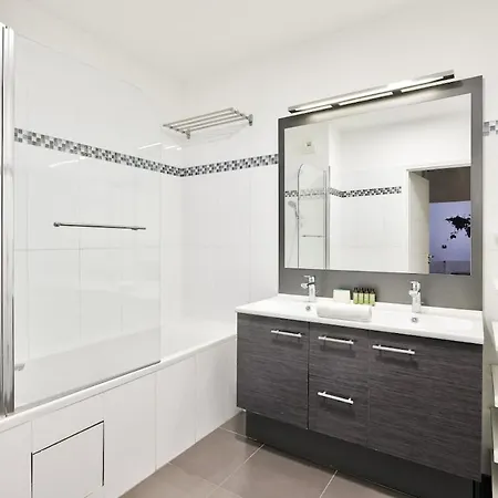 Апартаменты - La Defense - 2 Bedrooms *